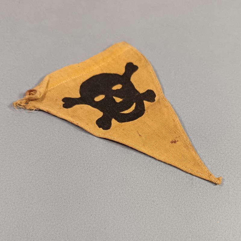 PETIT DRAPEAU ALLEMAND SIGNALEMENT DE MINES OU TERRAIN MINE SECONDE GUERRE